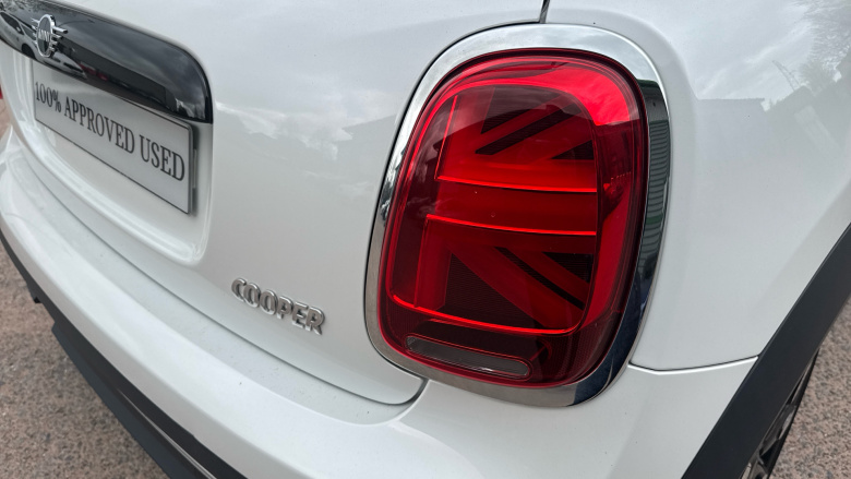 MINI Hatchback 1.5 Cooper Exclusive Premium 3dr Auto Petrol Hatchback